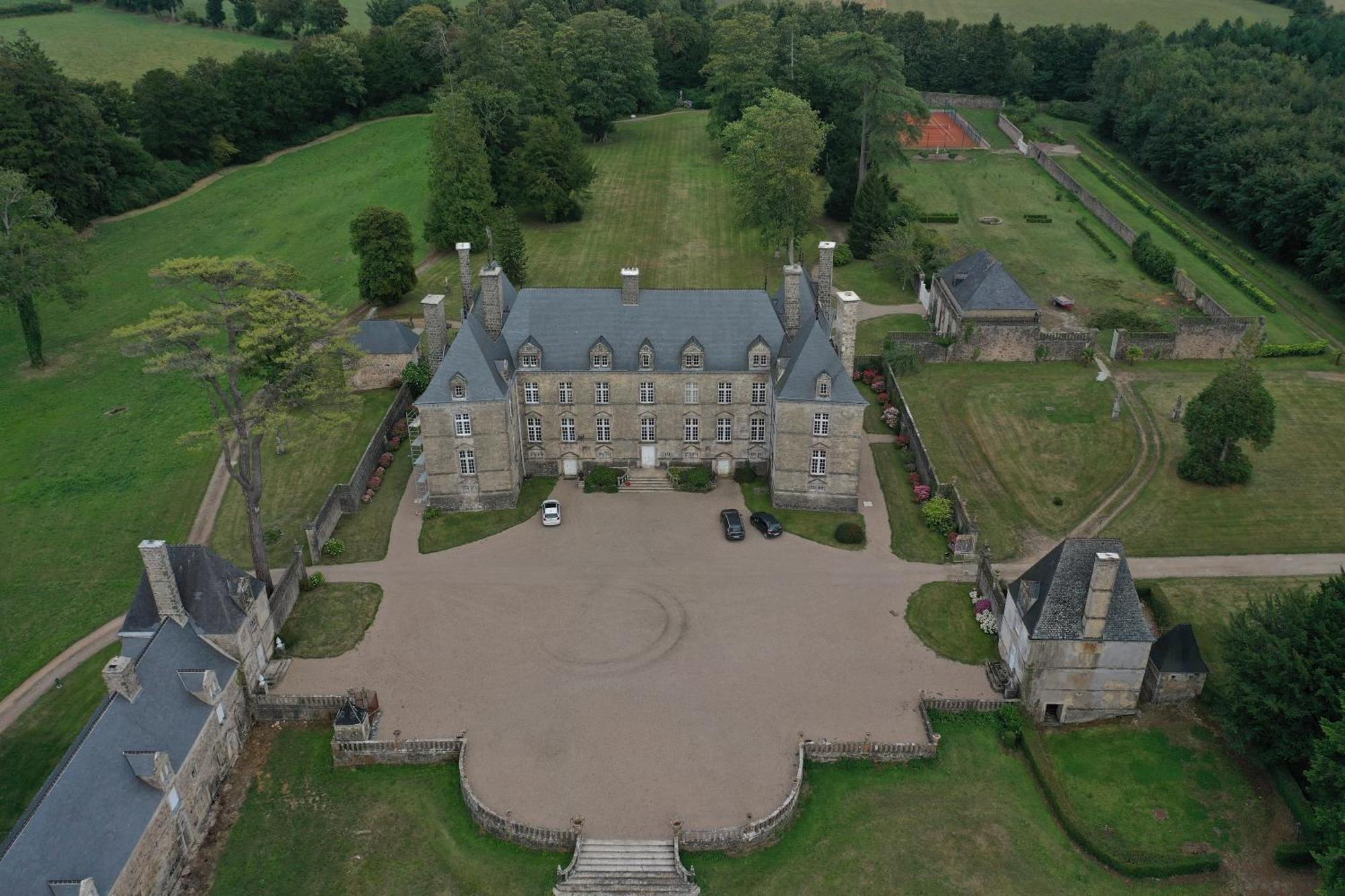 Les Communs De Chiffrevast Bed and Breakfast Tamerville Exteriör bild